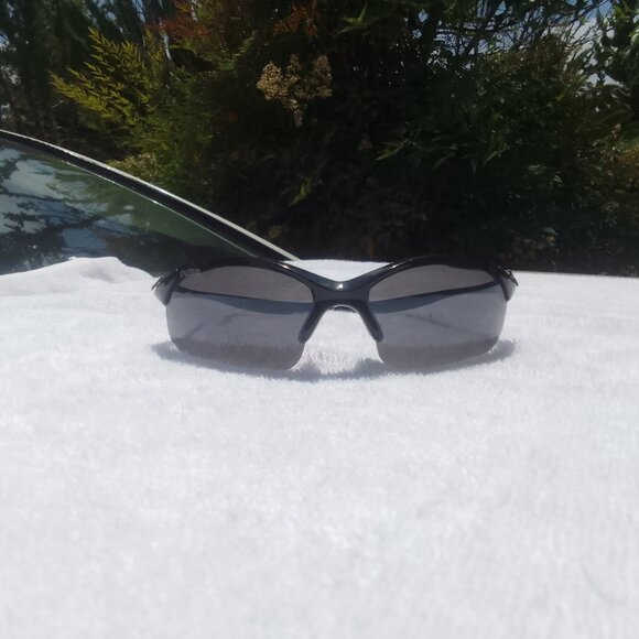 Puma luxury-designed wrap-style cool sharp sunglass brand new - Picture 3 of 11